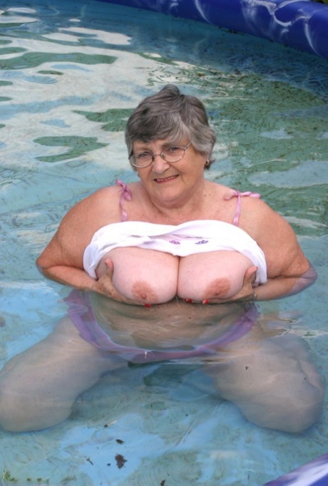 mager bestemor hovne brystvorter høy kvalitet xxx bilde